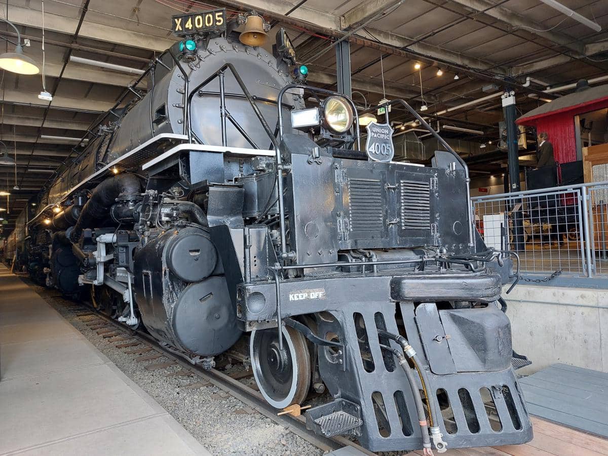 potret lokomotif Union Pacific Big Boy bernomor 4005 di Forney Transportation Museum, lokomotif ini pernah mengalami kecelakaan fatal di tahun 1953 
