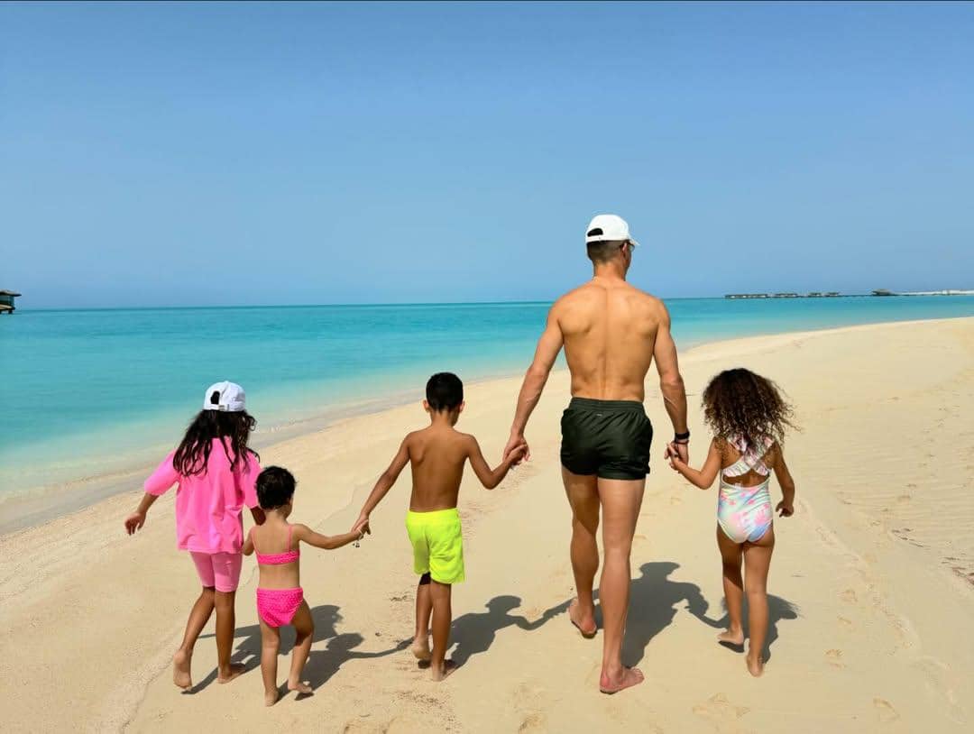 Ilustrasi Ronaldo bersama anak-anaknya (instagram.com/georginagio)