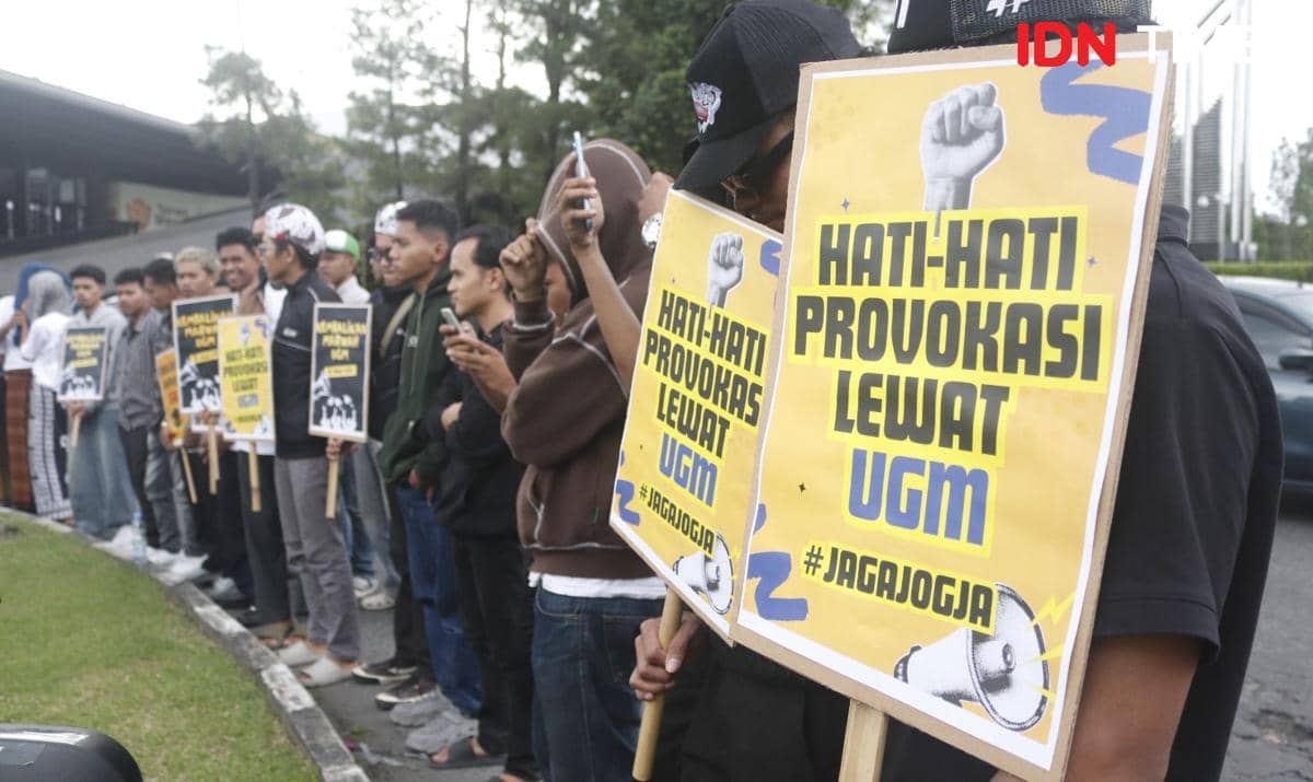 Aksi budaya di kawasan Bundaran Universitas Gadjah Mada (UGM), Sabtu (30/5/2026). (IDN Times/Herlambang Jati Kusumo)