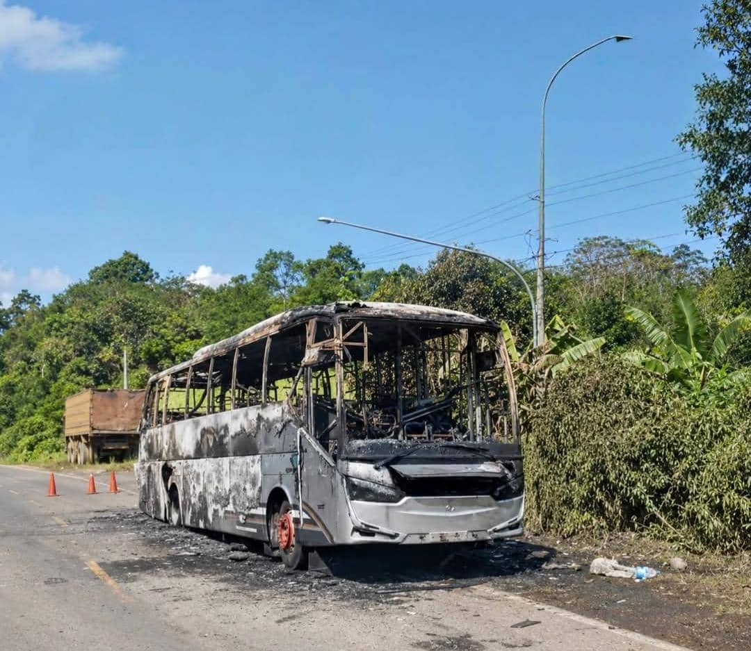 Bus Palala Jakarta-Padang terbakar di Jalintim Muba.