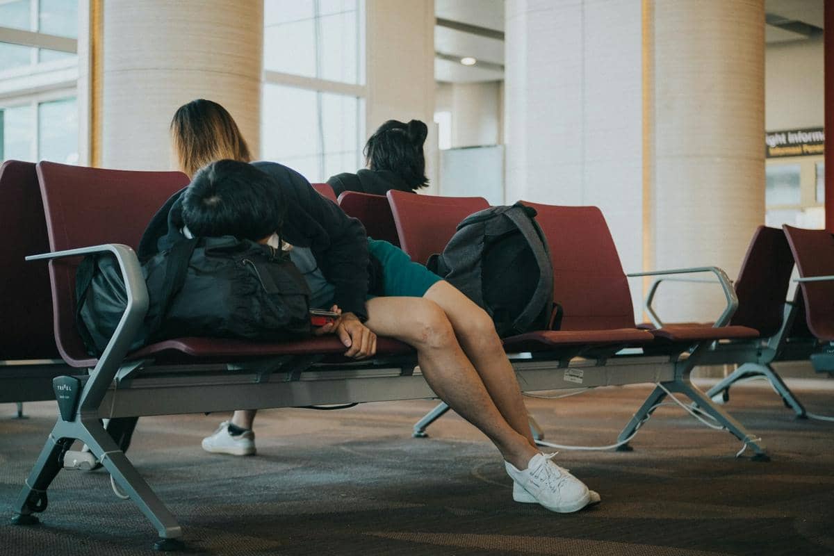 5 Strategi Mencegah Jet Lag saat Bepergian ke Zona Waktu Berbeda