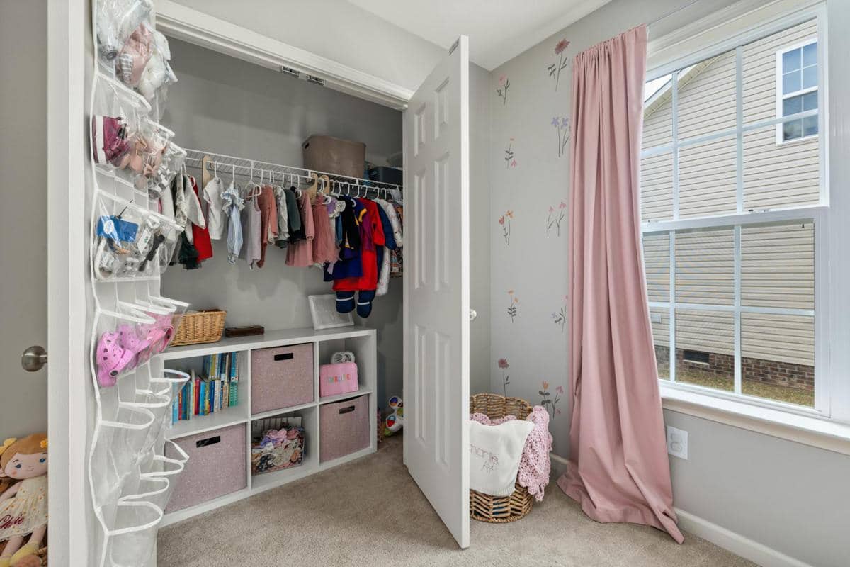 lemari kamar anak