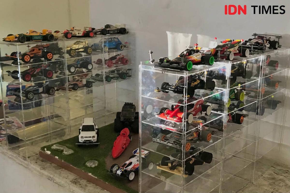 Sejumlah mobil Tamiya klasik dipamerkan dalam ajang Classic Endurance di Pos Bloc Surabaya.