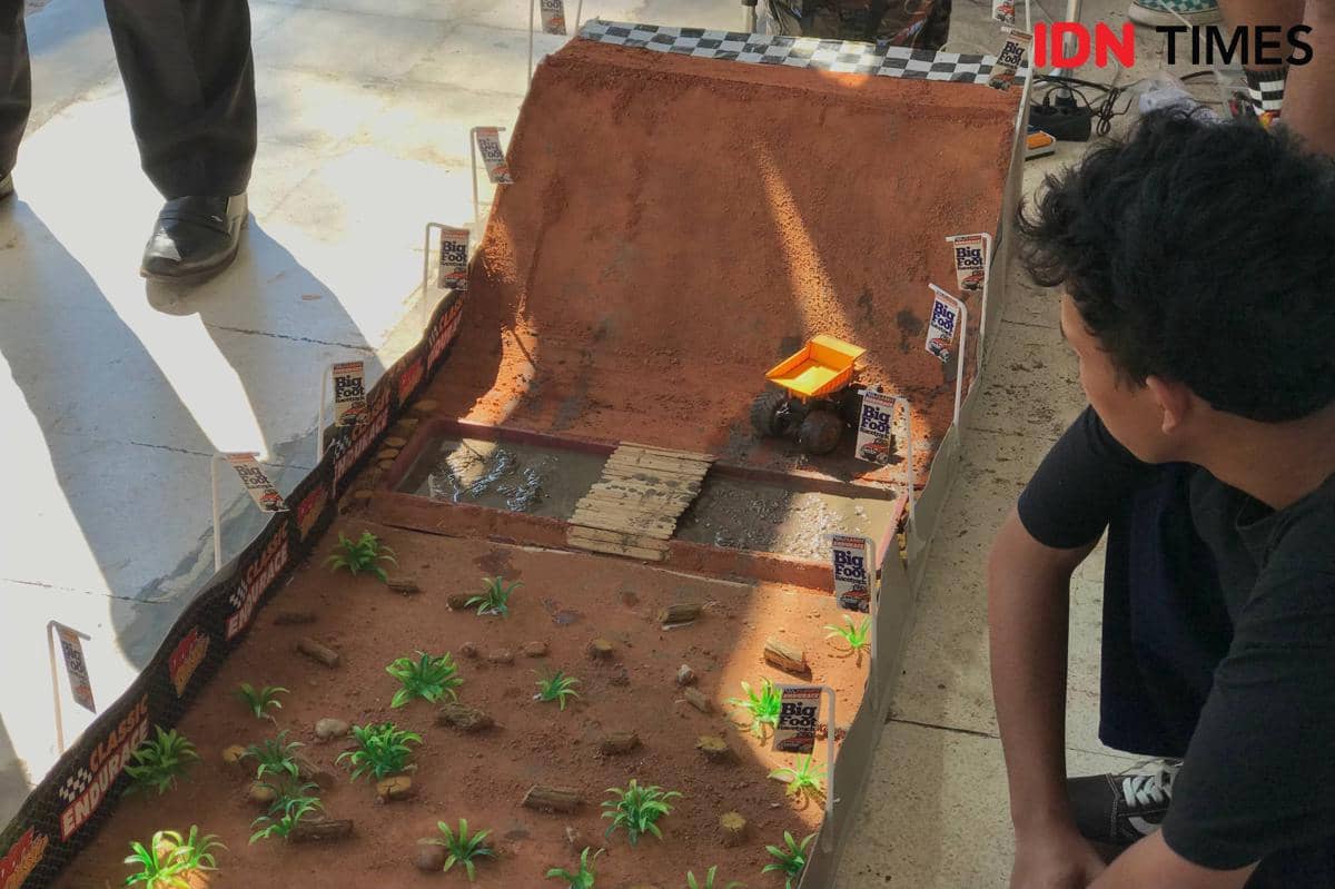 Peserta mengikuti balapan Bigfoot dalam ajang Classic Endurance.