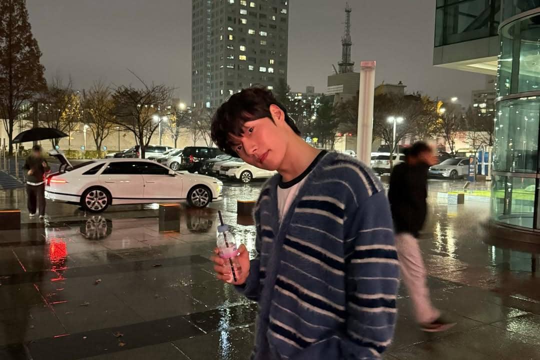 Yoon Jae Chan sebagai Hwang Ki Hong dalam drama Sold Out on You.