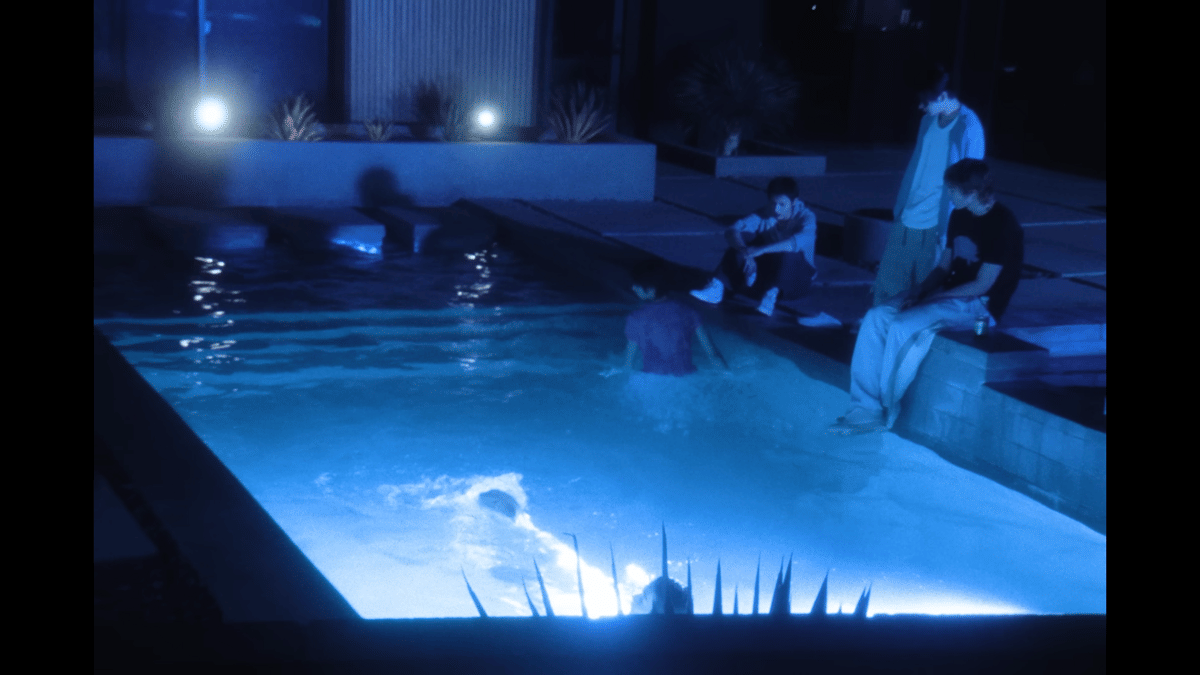 Cuplikan video musik Blue Lips dari CORTIS.