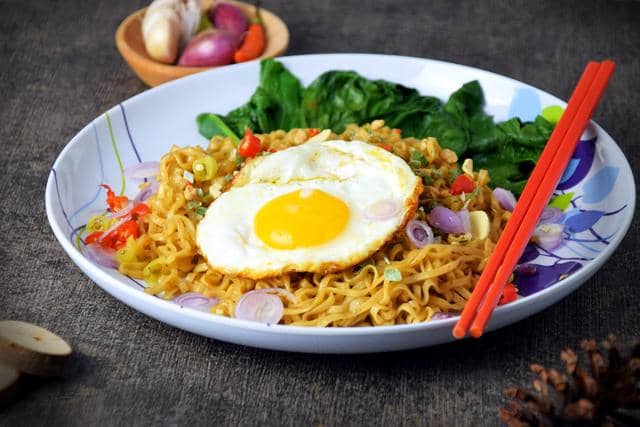 5 Cara Mendapatkan Kuah Nyemek pada Mi Goreng, Creamy dan Medok!