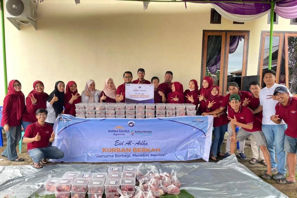 Kimia Farma Salurkan Lebih dari 3.000 Paket Daging Hewan Kurban