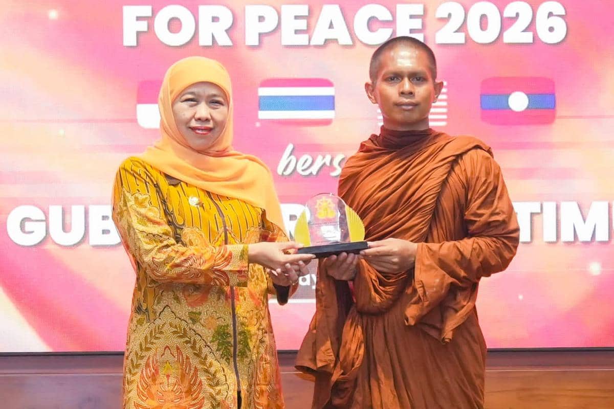 Pesan Waisak Khofifah: Damai Itu Dimulai dari Diri Sendiri
