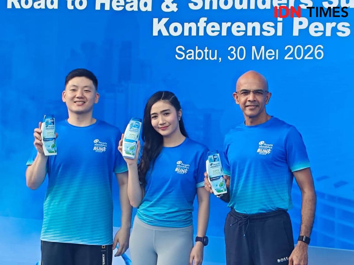 Febby Rastanty (tengah) di acara Road to Head & Shoulders Super Cool Run 2026 yang digelar pada Sabtu (30/5/2026) di Plaza Parkir Timur Gelo