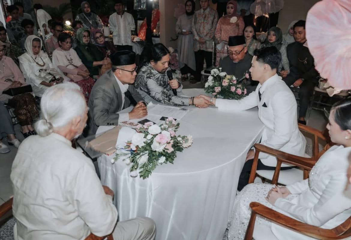 Gaya dan dekorasi nikah Zara Adhisty