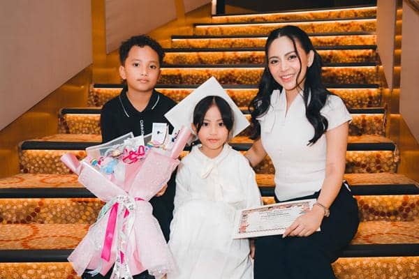 Chava Anak Rachel Vennya Lulus TK, Ini Potret Haru Wisudanya!
