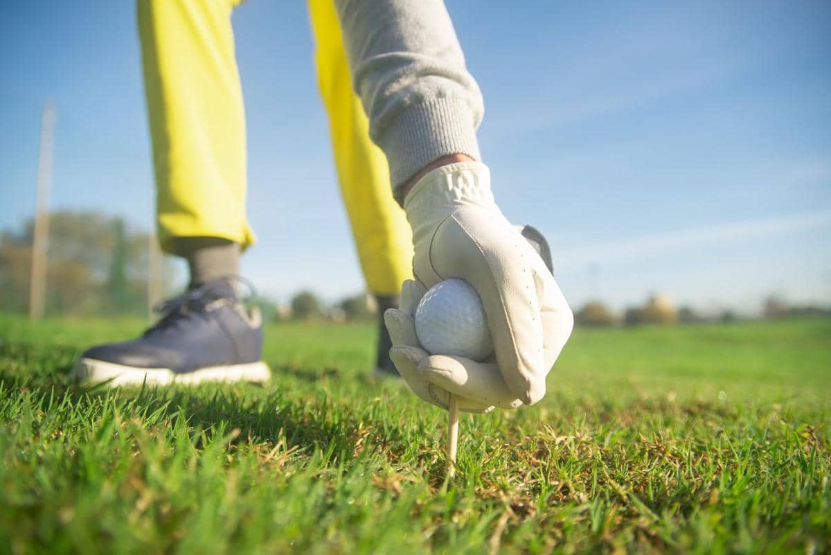 5 Pilihan Sepatu Golf Under Armour, Siap Menemani 18 Hole! 