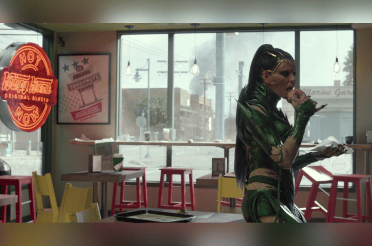 cuplikan promosi Krispy Kreme dalam film Power Rangers (2017)