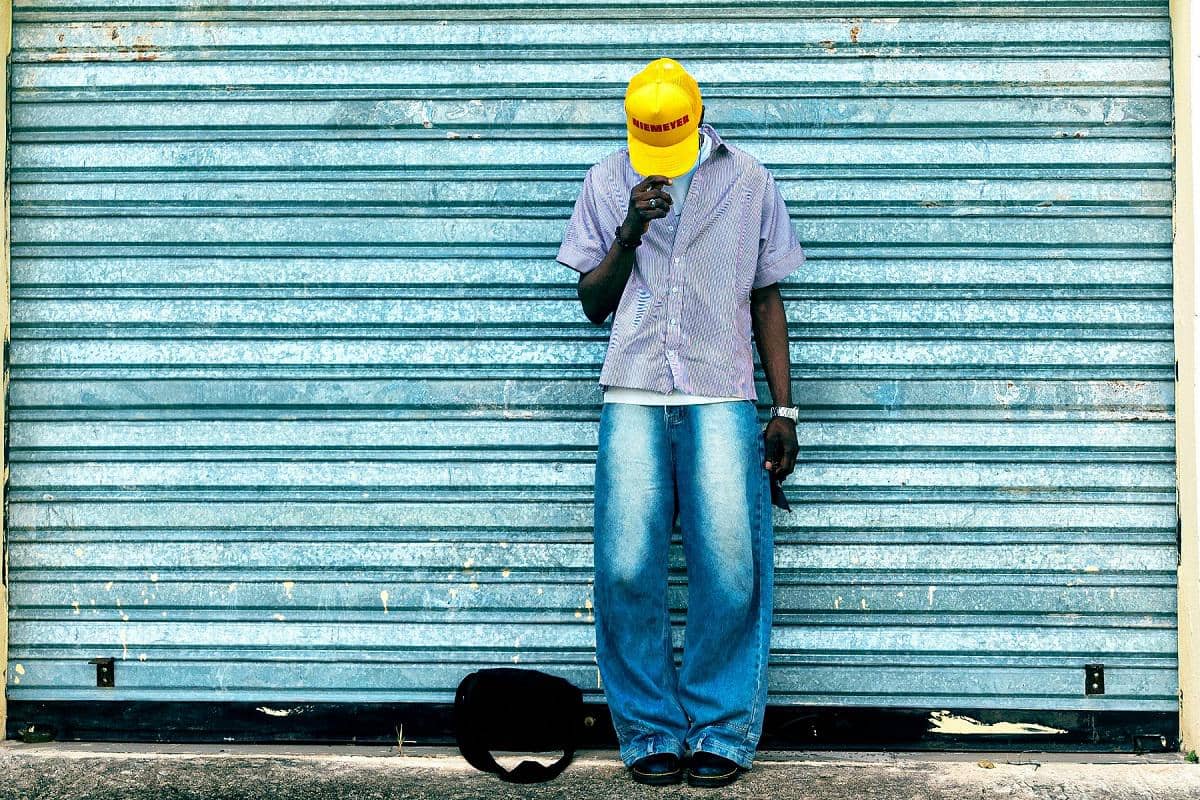 ilustrasi orang memakai celana jeans