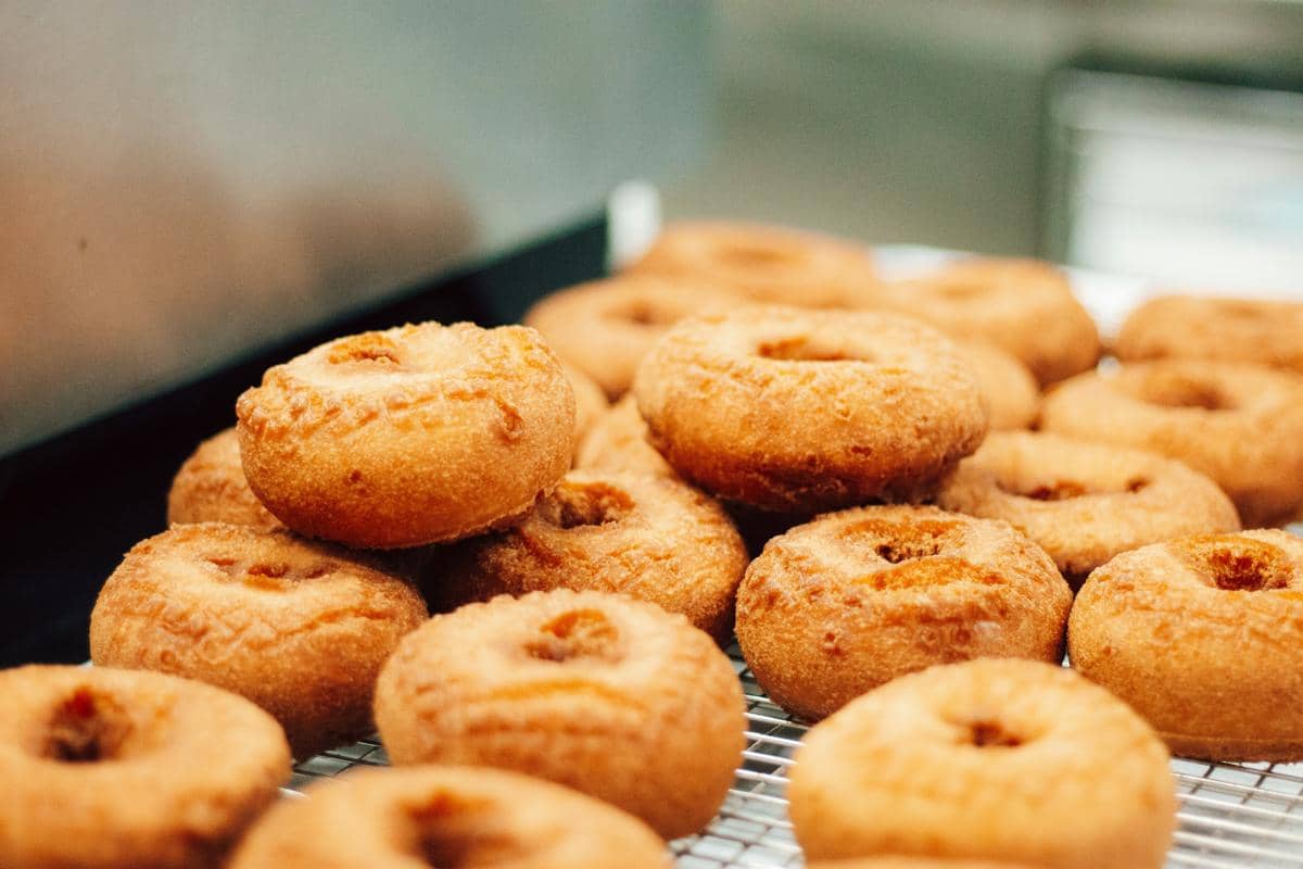 ilustrasi donat labu kuning
