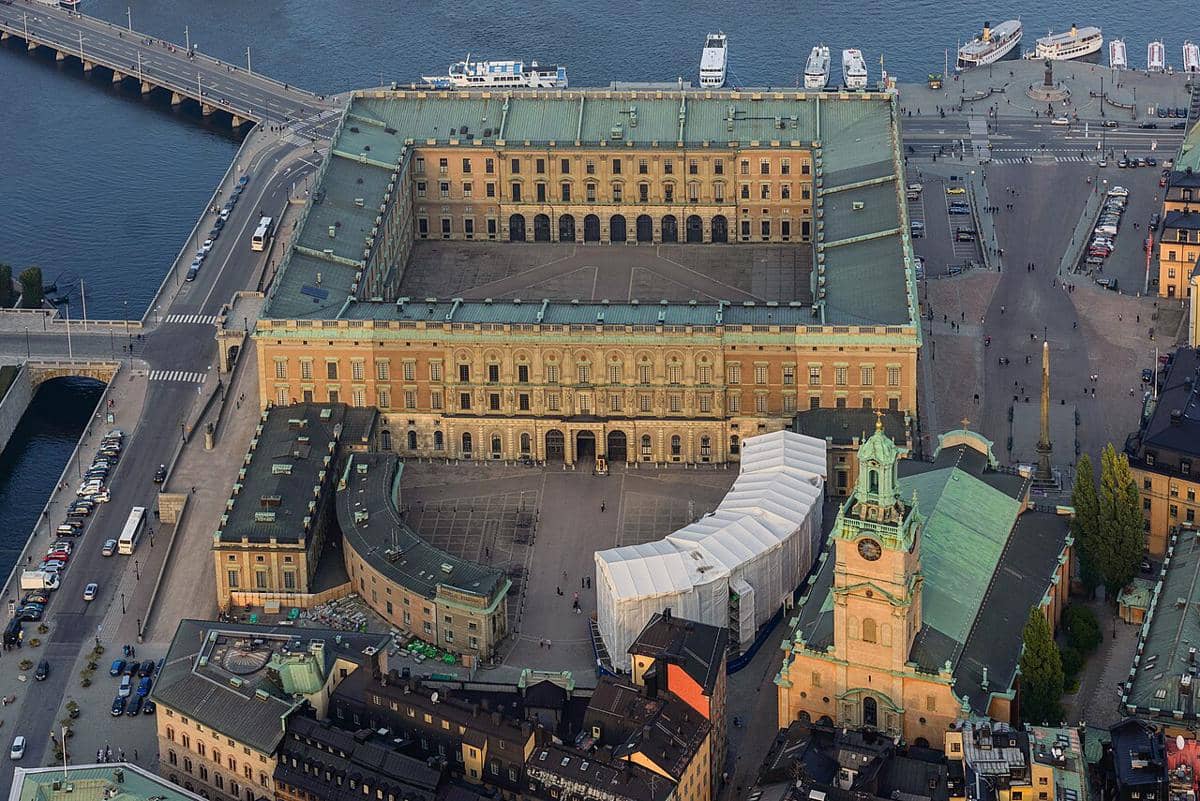 Pemandangan udara Istana Stockholm yang terletak di kawasan Gamla Stan (Kota Tua), Stockholm, Swedia.