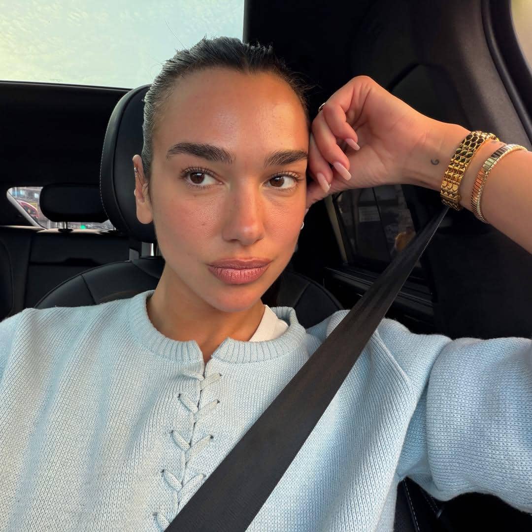 Inspirasi sunkissed makeup ala Dua Lipa