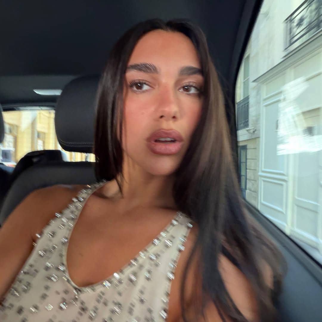 Inspirasi sunkissed makeup ala Dua Lipa