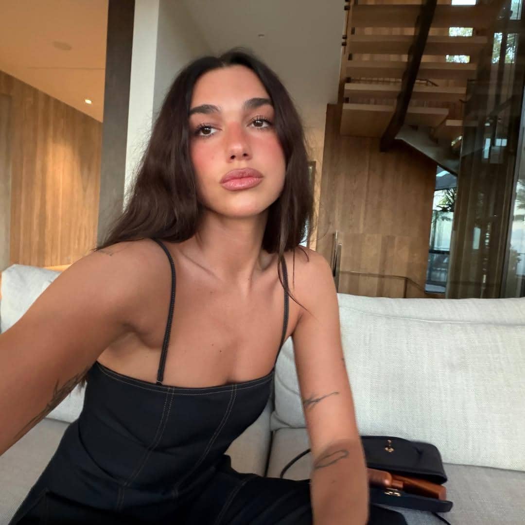 Inspirasi sunkissed makeup ala Dua Lipa