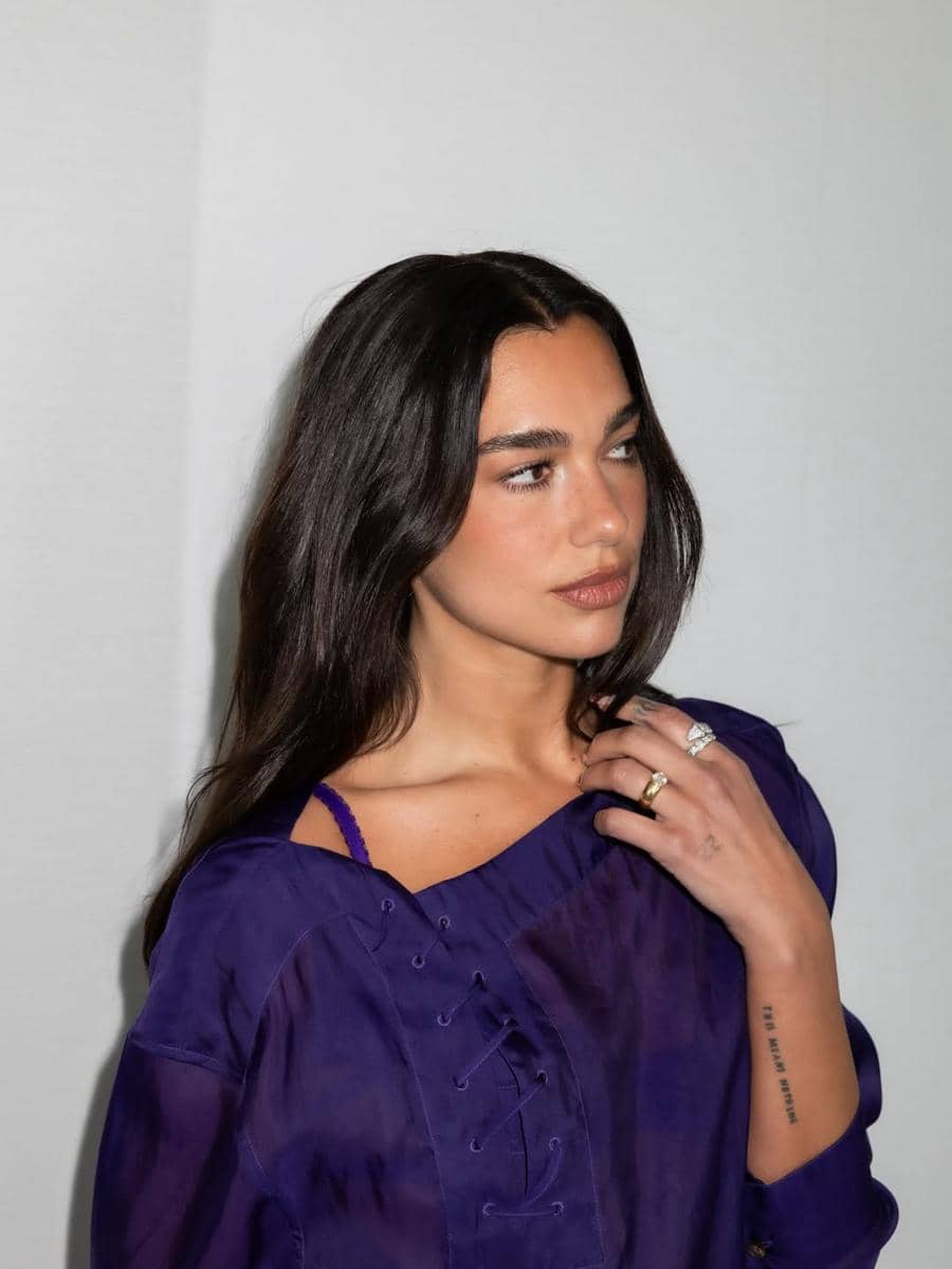Inspirasi sunkissed makeup ala Dua Lipa