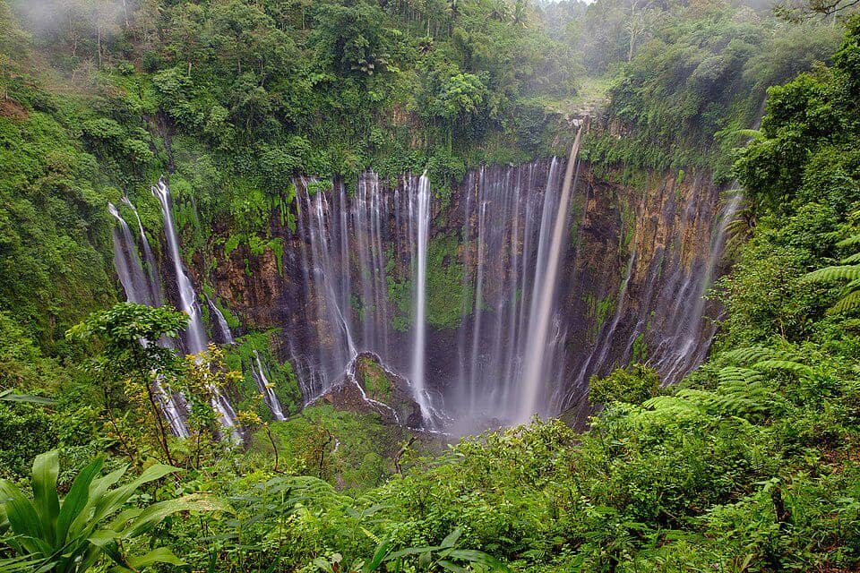 Kenapa Air Terjun Tumpak Sewu Menarik Perhatian Wisatawan Dunia?
