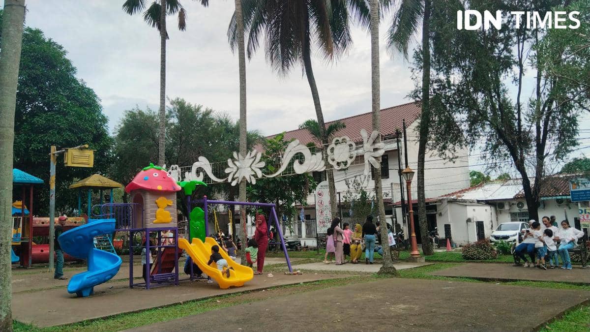 Suasana di salah satu taman kota Palembang sekitar Jalan POM IX (IDN Times/Feny Maulia Agustin)