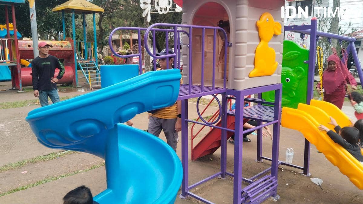 Suasana di salah satu taman kota Palembang sekitar Jalan POM IX (IDN Times/Feny Maulia Agustin)