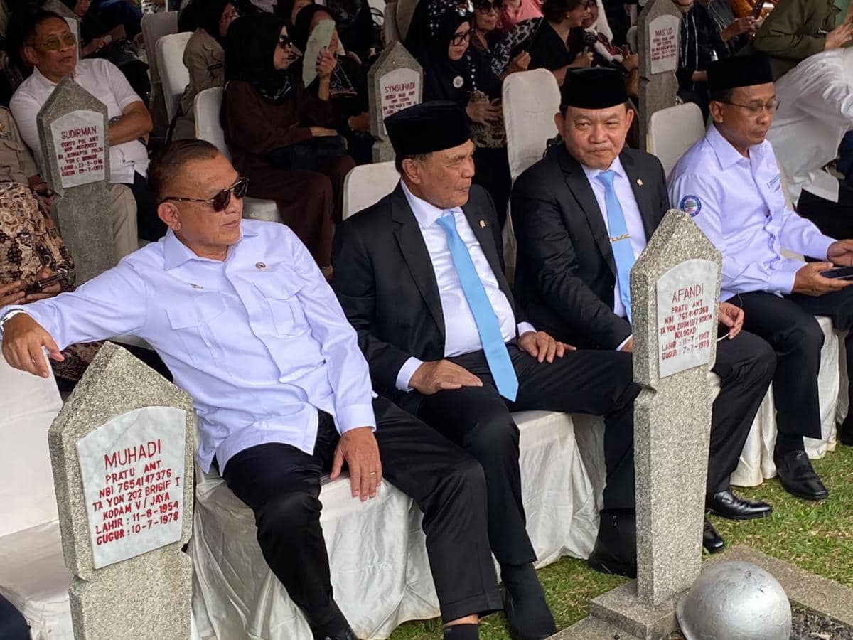 Dudung hingga Menkopolhukam Hadiri Pemakaman Eks Menhan Ryamizard