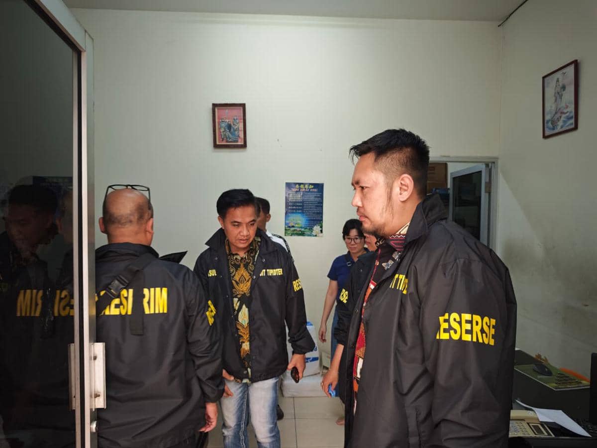 Bareskrim Polri menggeledah kantor PT MMS di kawasan Pademangan, Jakarta Utara, pada Jumat (29/5/2026). (Dok. Bareskrim)