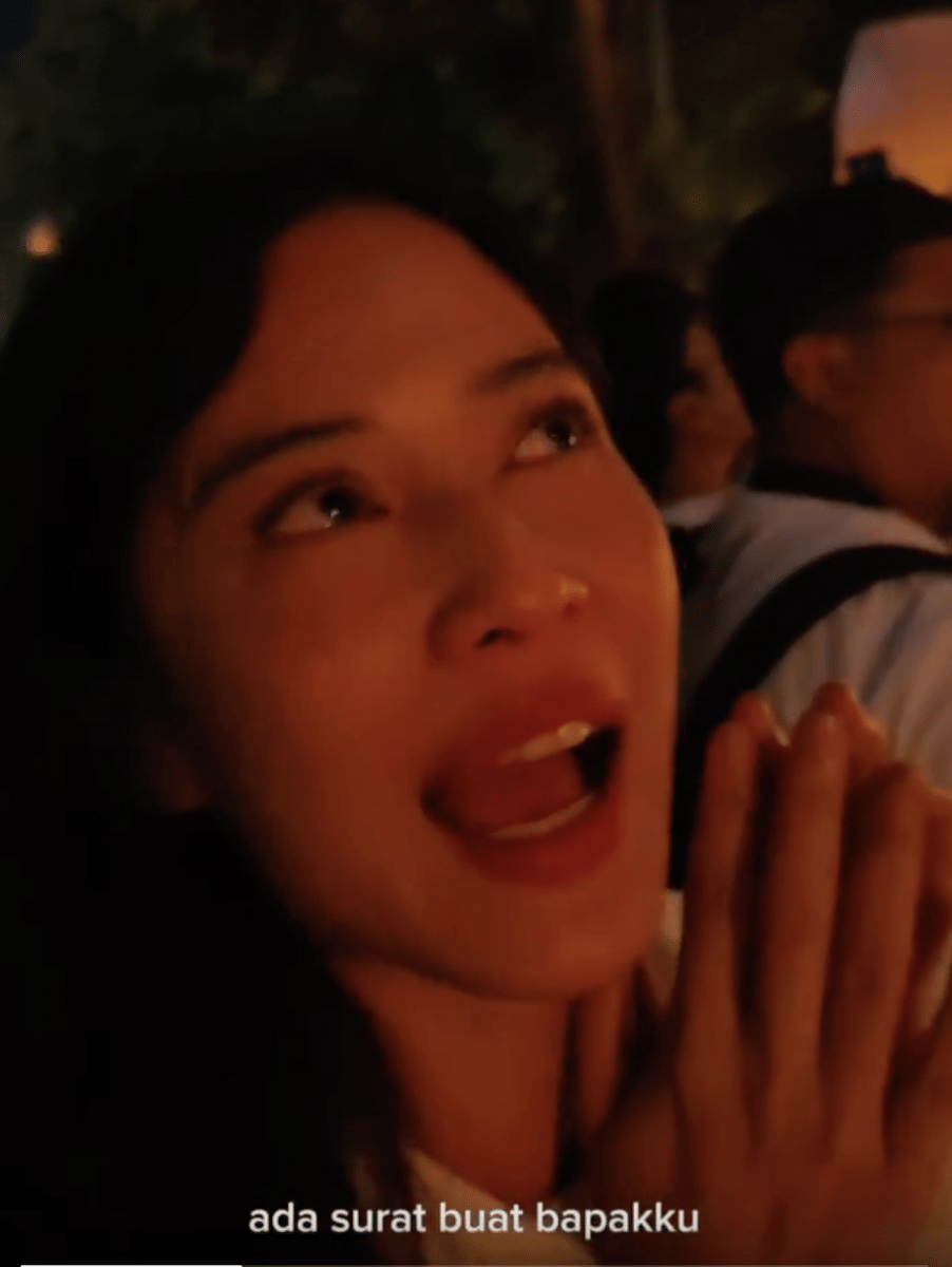 momen Dian Sastro ikut rayakan Waisak di Candi Borobudur