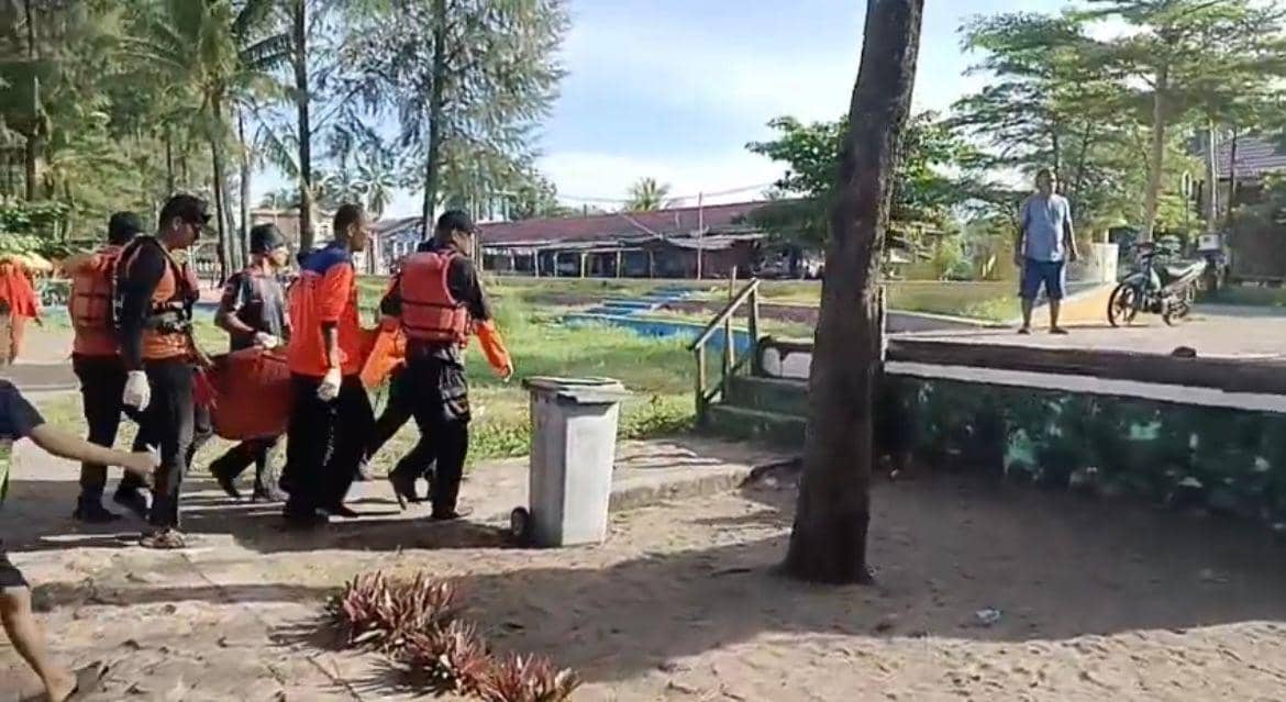 Remaja Terseret Ombak di Pantai Sunua Padang Pariaman Ditemukan Tewas
