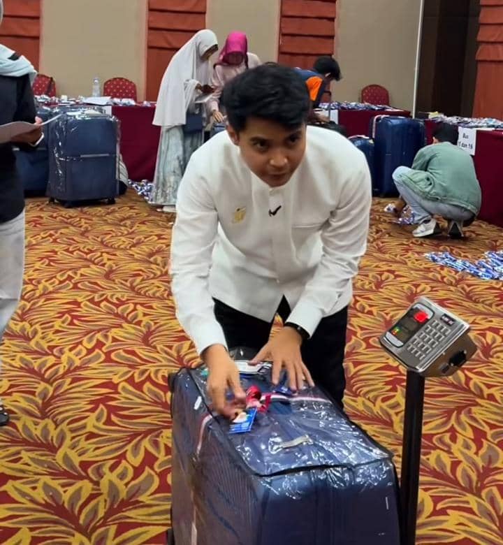 potret Aiman Ricky jadi petugas haji 2026