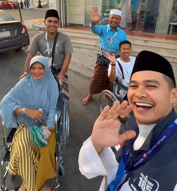 potret Aiman Ricky jadi petugas haji 2026