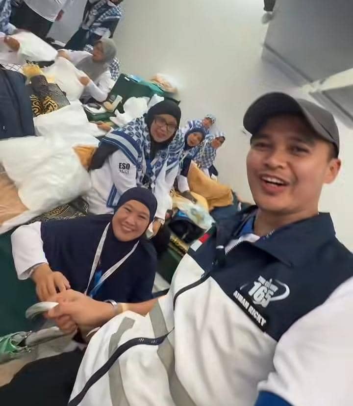 potret Aiman Ricky jadi petugas haji 2026