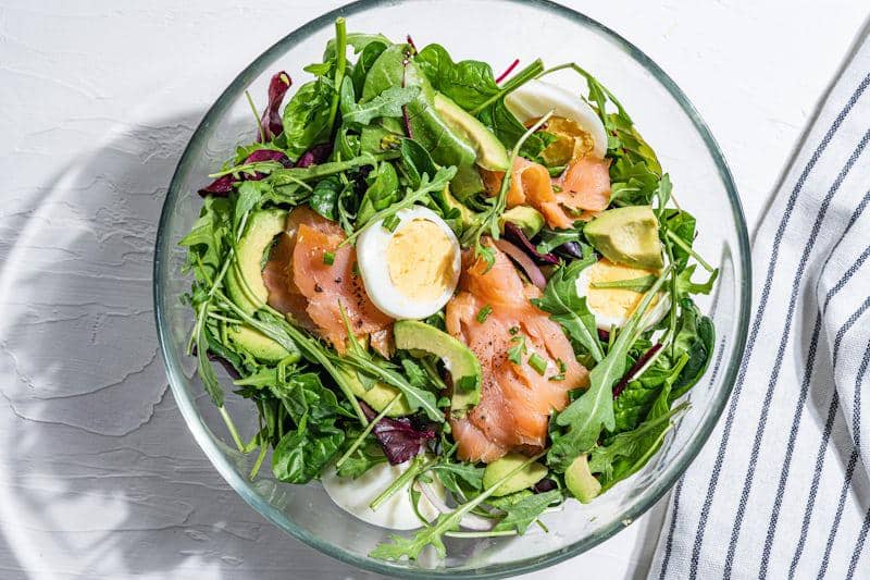 ilustrasi chicken salad 