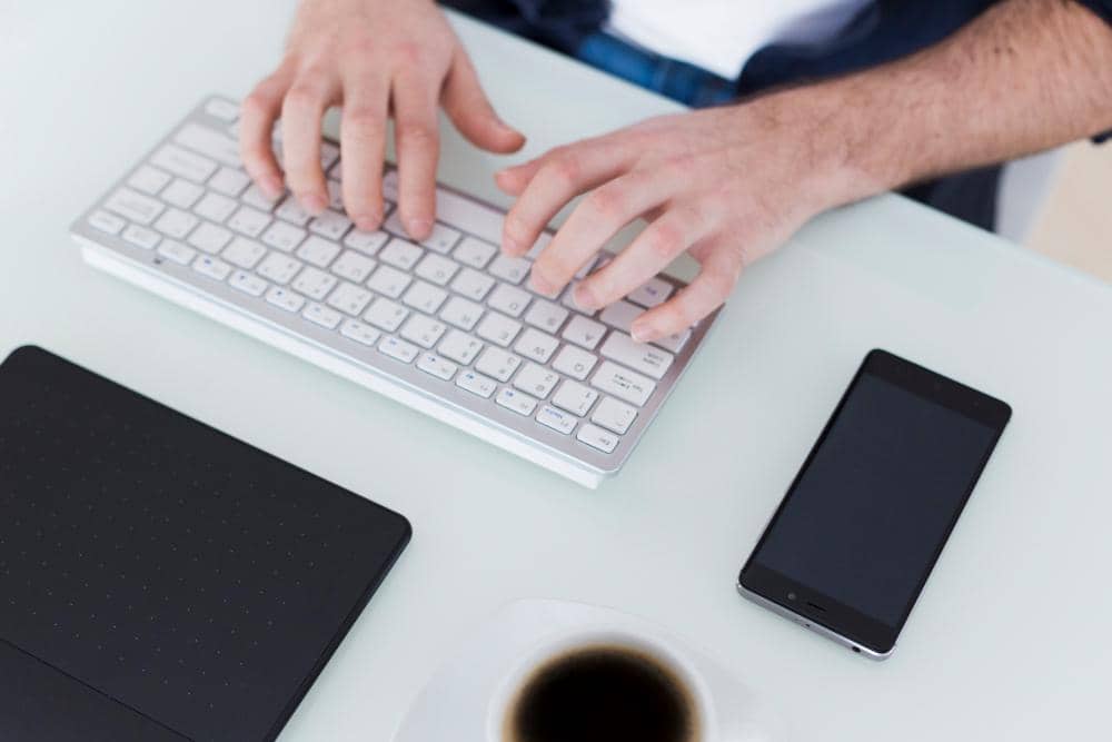 ilustrasi keyboard eksternal