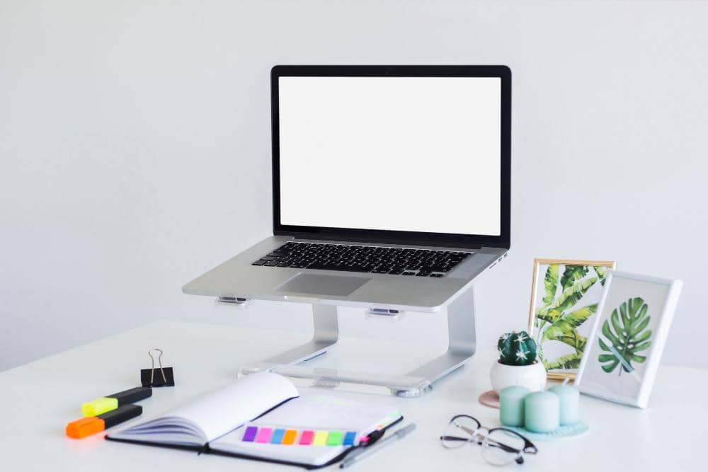 ilustrasi stand laptop