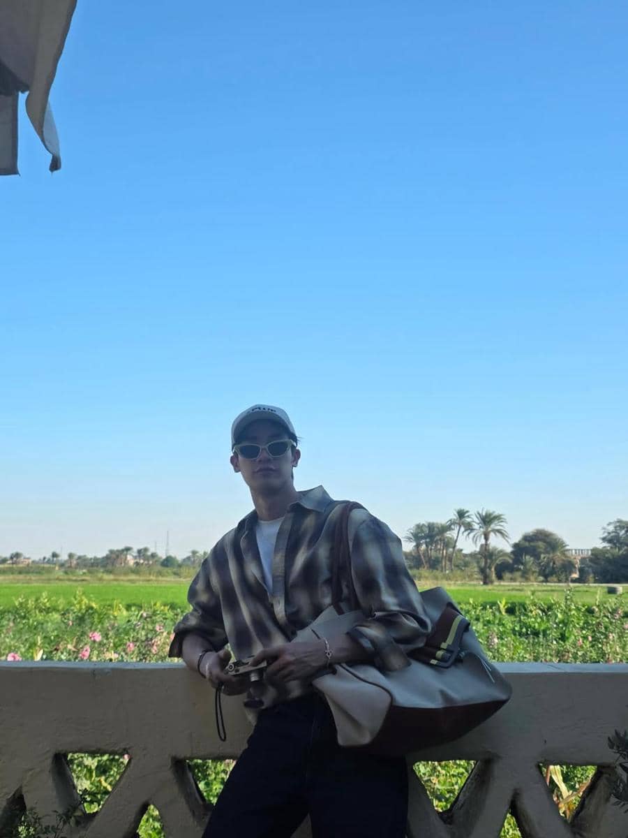 OOTD Liburan Nuansa Tropis ala Tay Tawan