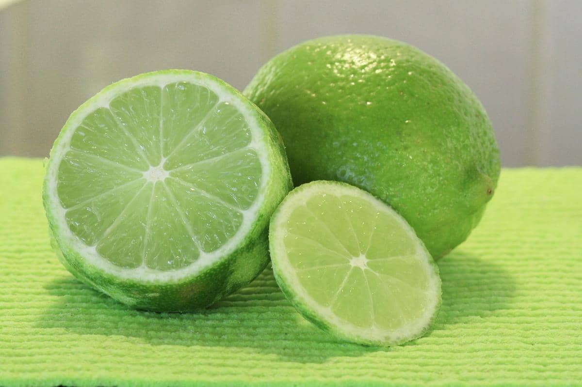 6 Tips Menyimpan Jeruk Nipis yang Sudah Dipotong biar Awet