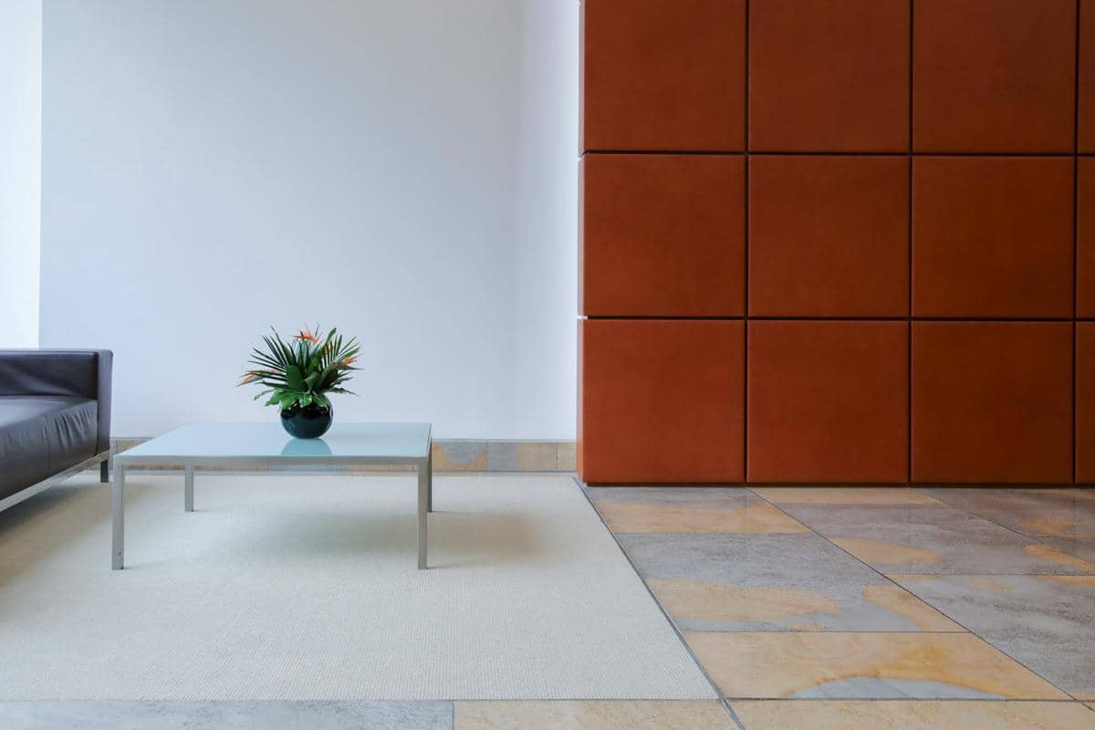 ilustrasi interior rumah dengan lantai homogeneous tile