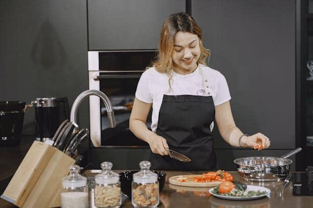 ilustrasi memasak sendiri