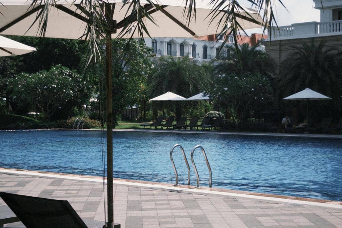 5 Kolam Renang Hotel di Surabaya untuk Umum, Bisa Renang Tanpa Menginap
