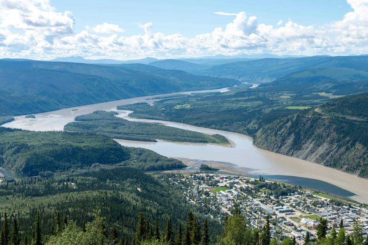 aliran Sungai Yukon membentang dari Kanada hingga Alaska, Amerika Serikat.