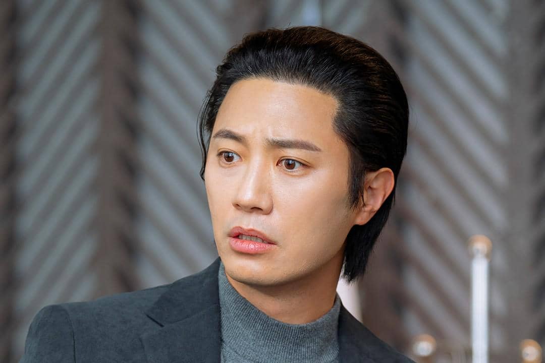 Still cut drama Reborn Rookie.