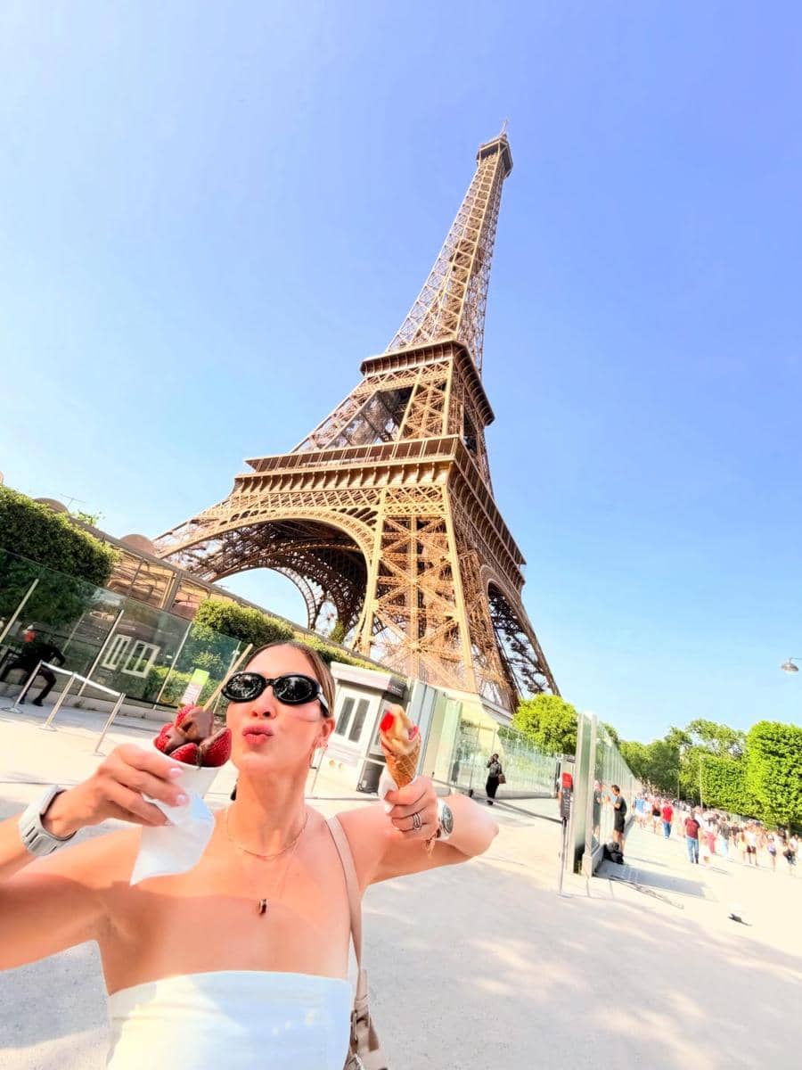 Andrea Dian dan suami berkeliling Kota Paris