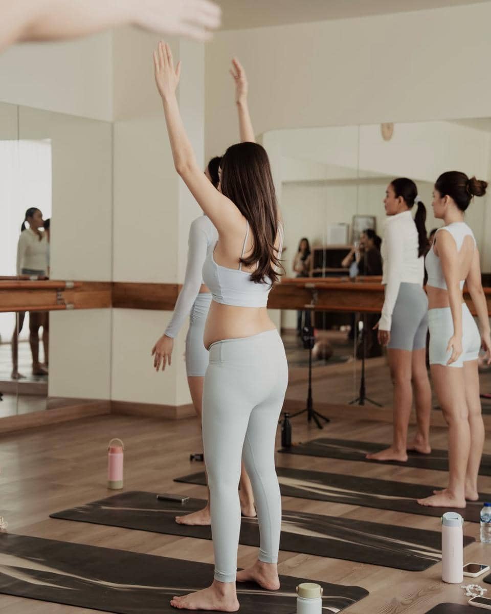 Debi Sagita ikut kelas pilates saat hamil