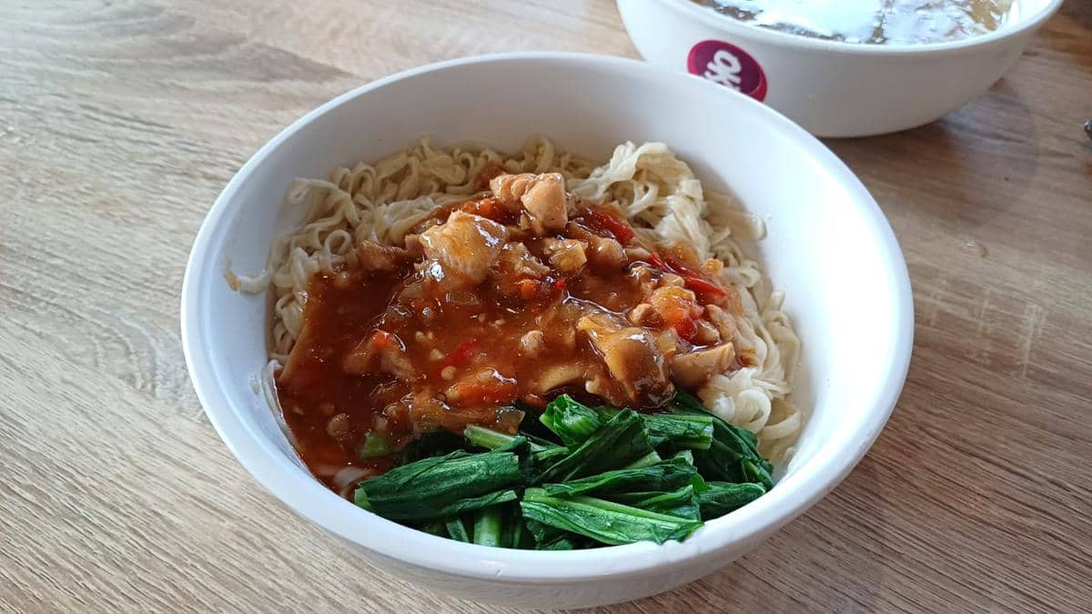 Potret menu Mie Ayam Solaria