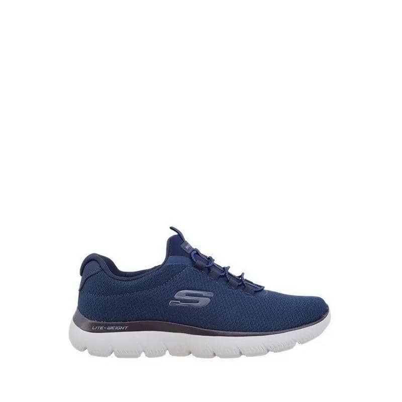 Sepatu training pria Skechers Summits berwarna biru dengan sol putih ringan dan desain tali elastis untuk kenyamanan maksimal.