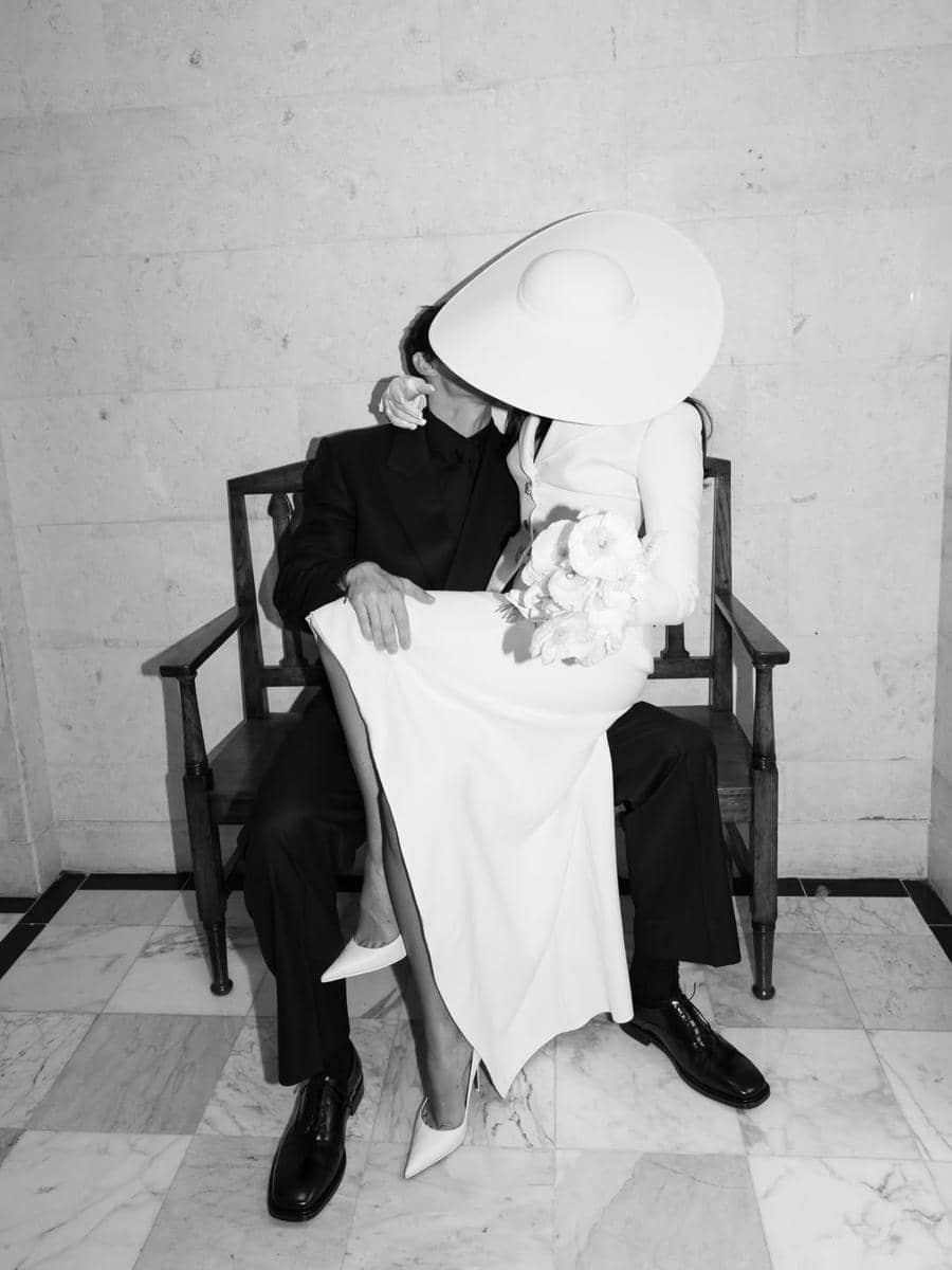 Gaya Dua Lipa di Hari Pernikahannya (instagram.com/dualipa)